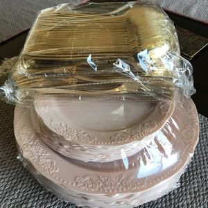 Fine Plastic Tableware